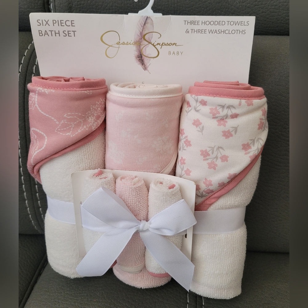 Jessica Simpson Baby Pink and White Bath Set
